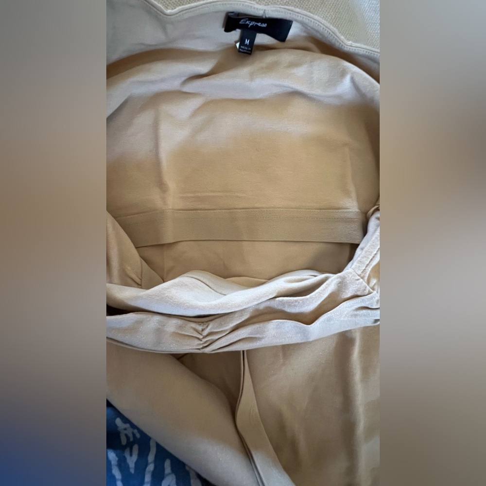 Express Ruched Cream Top - Picture 5 of 6